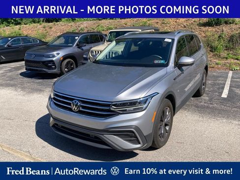 Certified 2023 Volkswagen Tiguan SE w/ Panoramic Sunroof Package AWD/4WD image 3