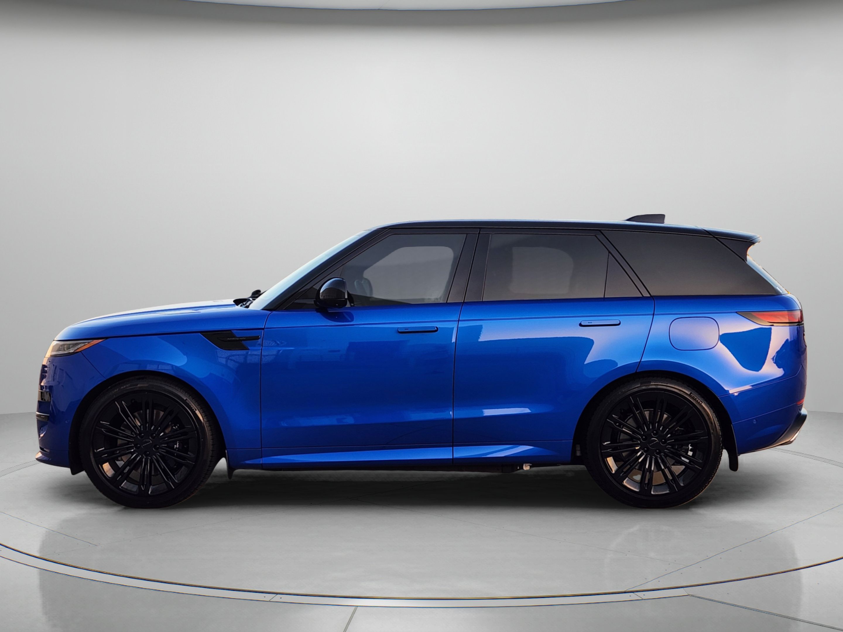 Certified 2026 Land Rover Range Rover Sport Autobiography AWD/4WD image 2