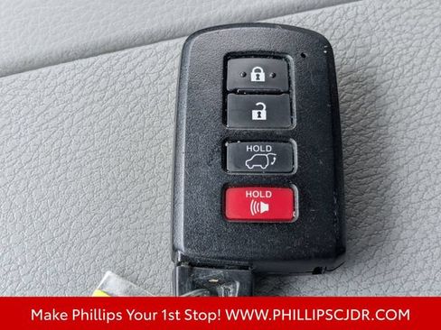 Used 2017 Toyota Highlander XLE FWD image 30