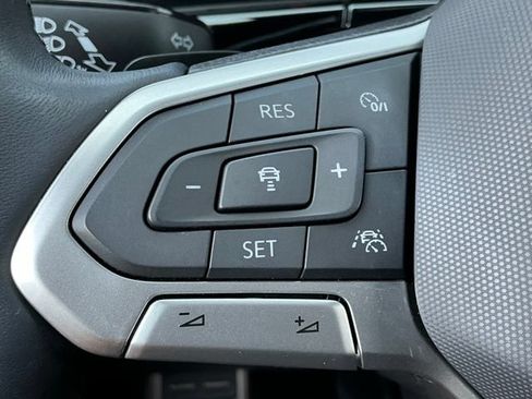Certified 2024 Volkswagen Atlas Cross Sport SEL R-Line AWD/4WD image 30