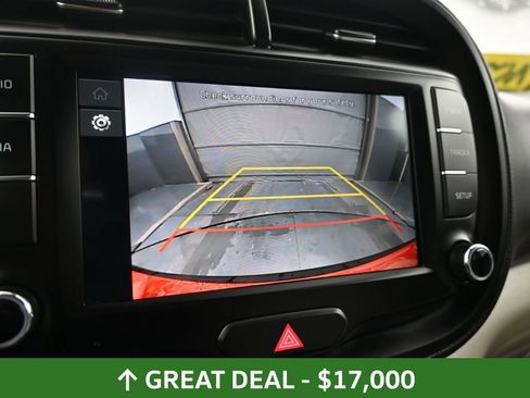 Used 2025 Kia Soul LX w/ LX Technology Package FWD image 31
