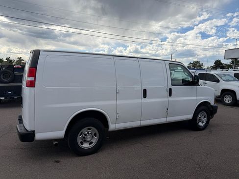 Used 2021 Chevrolet Express 2500 RWD image 10
