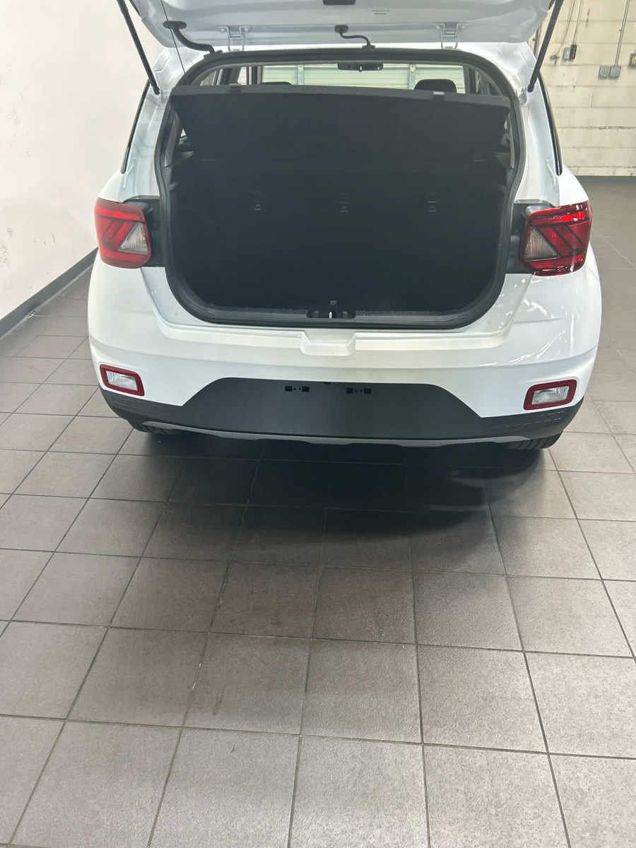 Used 2025 Hyundai Venue SEL FWD image 11