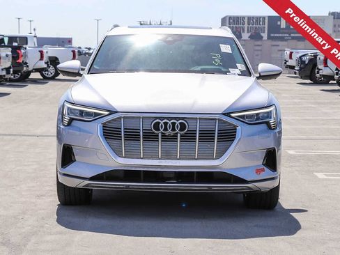 Used 2019 Audi e-tron Prestige w/ Prestige Package AWD/4WD image 2