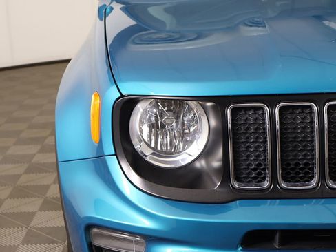 Used 2020 Jeep Renegade Latitude w/ Popular Equipment Group FWD image 10