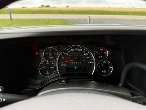 Used 2018 Chevrolet Express 2500 LS w/ Driver Convenience Package RWD image 9