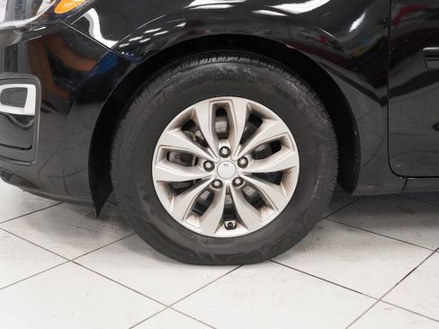 Used 2019 Kia Sedona L image 19