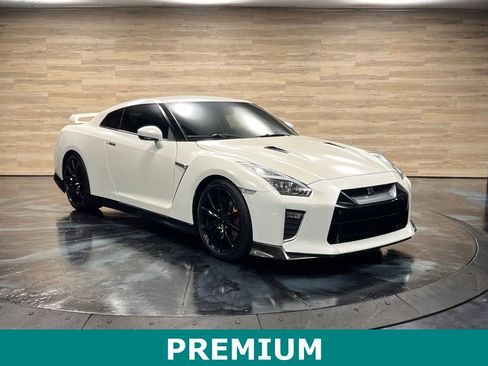Used 2020 Nissan GT-R Premium AWD/4WD image 1