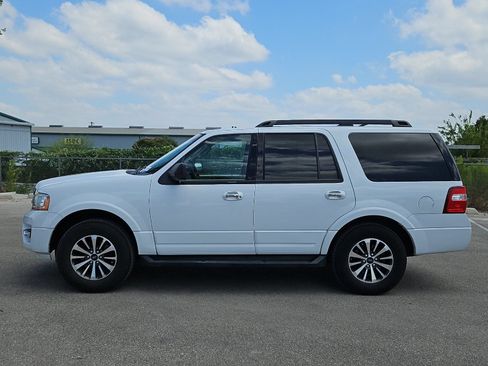 Used 2016 Ford Expedition XLT w/ Equipment Group 202A RWD image 2