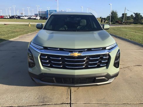 New 2026 Chevrolet Equinox LT w/ Convenience Package II image 2