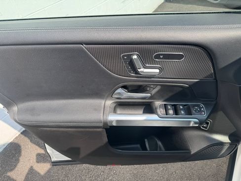 Used 2020 Mercedes-Benz GLB 250 4MATIC image 27