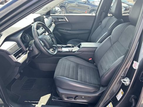 Used 2025 Mitsubishi Outlander SE AWD/4WD image 29