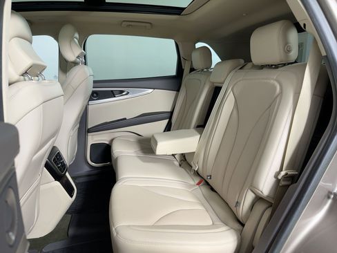 Used 2019 Lincoln Nautilus Reserve image 15