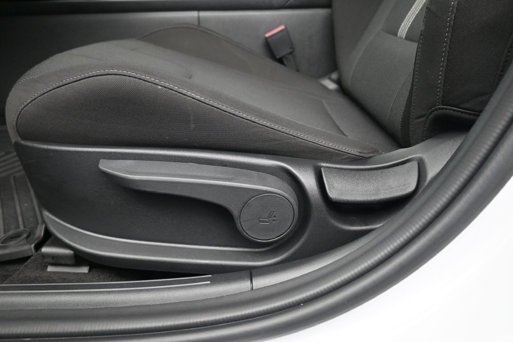 Used 2024 Hyundai Elantra SE FWD image 20
