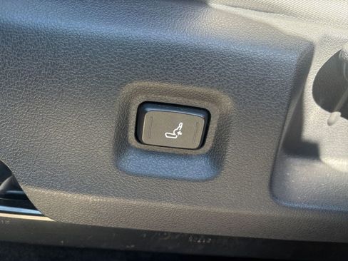 Used 2025 Toyota Tacoma TRD Off-Road image 28