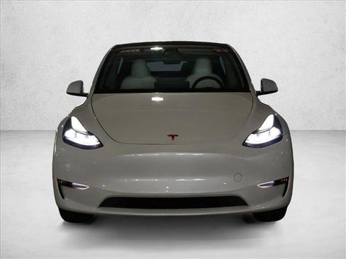 Used 2023 Tesla Model Y Long Range image 2