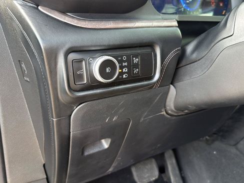 Used 2022 Ford Explorer Platinum w/ Equipment Group 601A AWD/4WD image 18