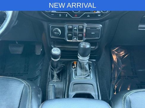 Used 2022 Jeep Wrangler Unlimited Sahara AWD/4WD image 15