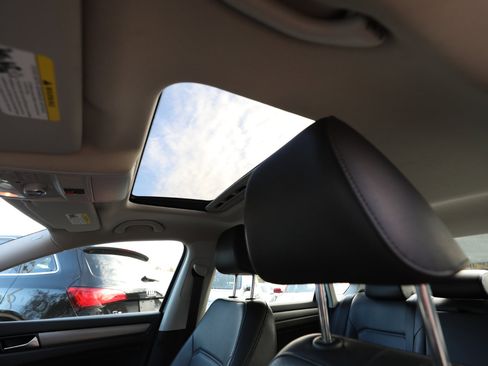 Used 2014 Volkswagen Passat 1.8T SE image 16