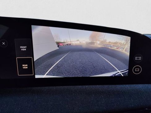 Used 2025 Lucid Air Touring image 17