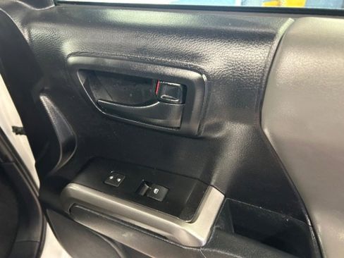 Used 2021 Toyota Tacoma SR5 image 8