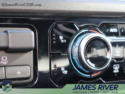 Used 2025 GMC Sierra 1500 SLT image 36