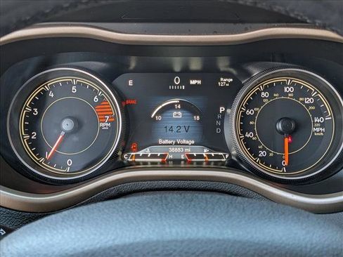 Used 2018 Jeep Cherokee Limited image 11