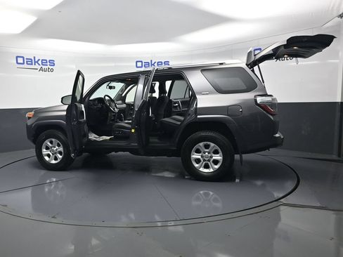 Used 2016 Toyota 4Runner SR5 AWD/4WD image 55