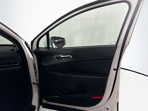 Used 2024 Kia Sportage LX image 30