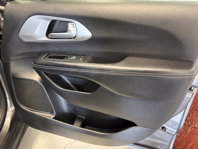 Used 2018 Chrysler Pacifica Touring Plus w/ S Appearance Package FWD image 26
