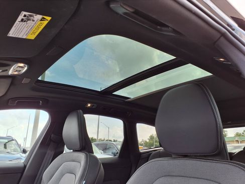 Used 2021 Volvo XC60 T8 R-Design AWD/4WD image 23