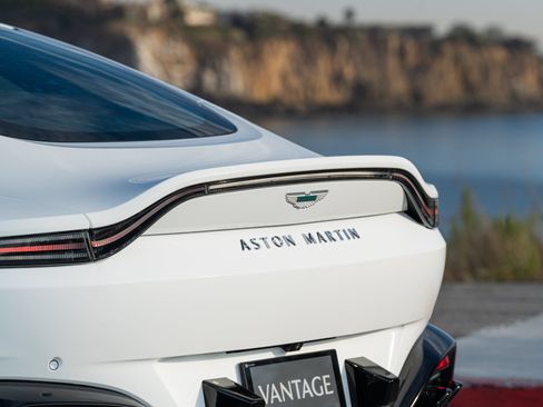 Used 2025 Aston Martin V8 Vantage Coupe RWD image 24