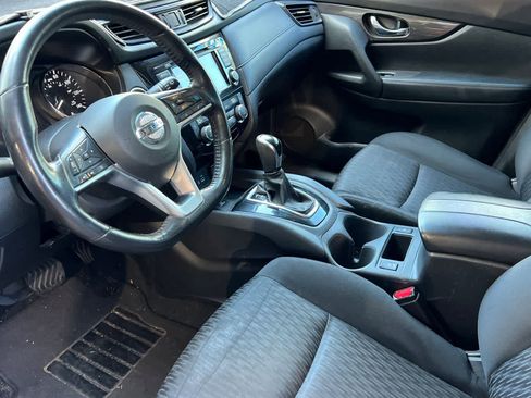 Used 2019 Nissan Rogue SV w/ Premium Package FWD image 14