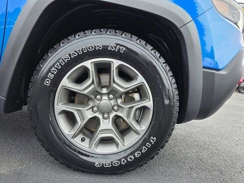 Used 2022 Jeep Cherokee Trailhawk w/ Premium Leather Package image 10