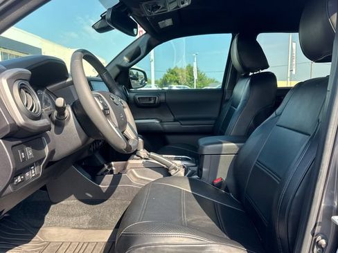 Used 2023 Toyota Tacoma TRD Off-Road w/ Advanced Technology Package AWD/4WD image 13