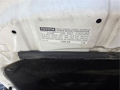 Used 2018 Toyota 4Runner SR5 AWD/4WD image 23
