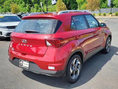 Used 2025 Hyundai Venue Limited FWD image 4