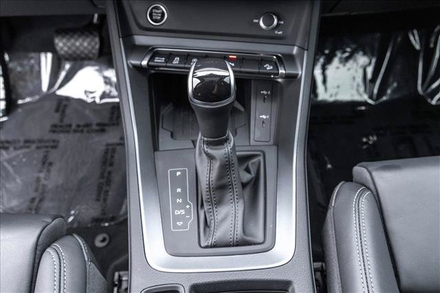 Certified 2025 Audi Q3 2.0T Premium w/ Convenience Package AWD/4WD image 19