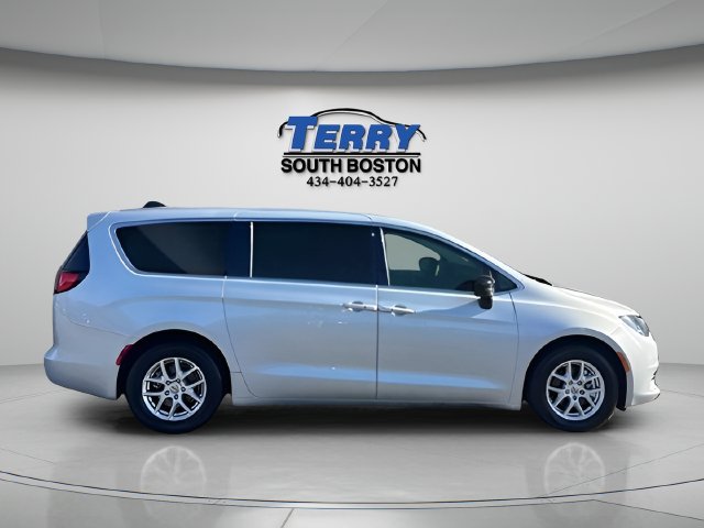 Used 2024 Chrysler Voyager LX FWD image 1