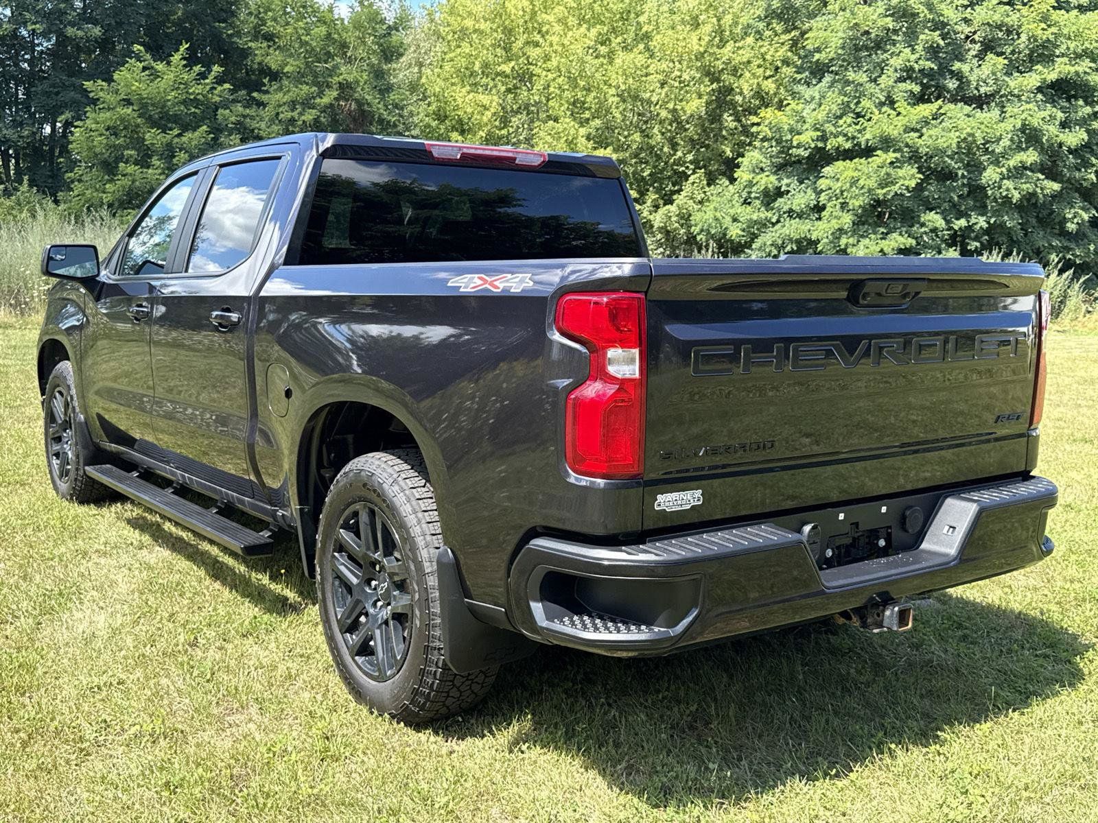 Used 2022 Chevrolet Silverado 1500 RST w/ Z71 Off-Road Package AWD/4WD image 5