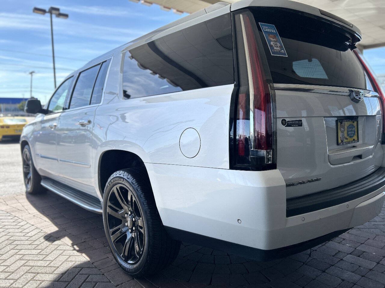 Used 2017 Cadillac Escalade ESV Luxury AWD/4WD image 9
