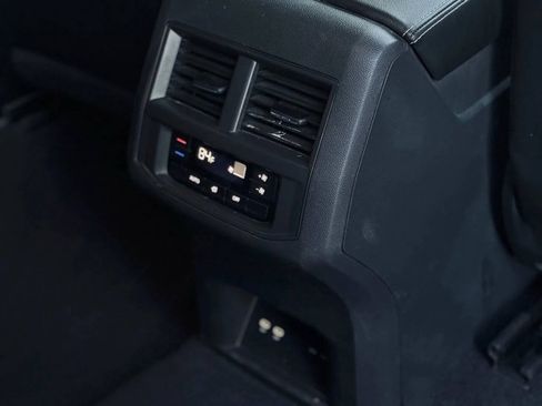 Used 2023 Volkswagen Atlas SE AWD/4WD image 11