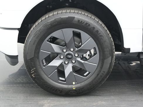 New 2025 Ford F150 Lightning Lariat image 24