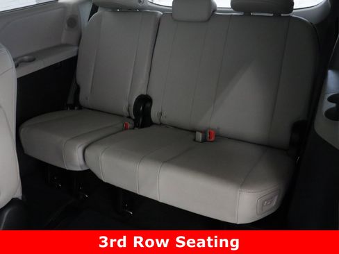 Used 2015 Toyota Sienna Limited Premium image 38