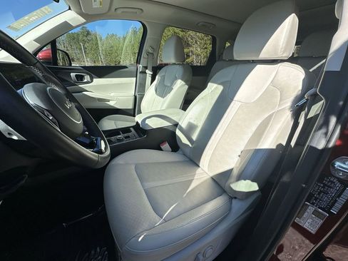 Used 2025 Kia Sorento S w/ Panoramic Sunroof Package image 13