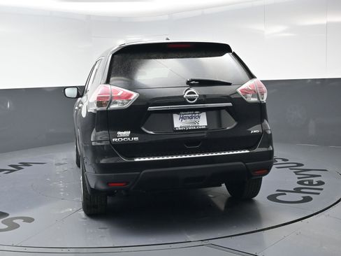 Used 2015 Nissan Rogue S w/ S Family Package image 8