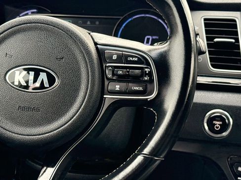 Used 2019 Kia Niro EX image 18