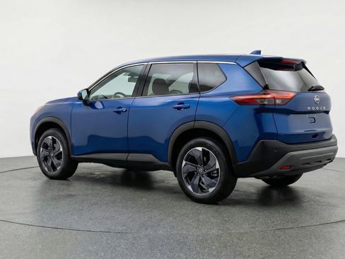 Used 2025 Nissan Rogue SV image 6