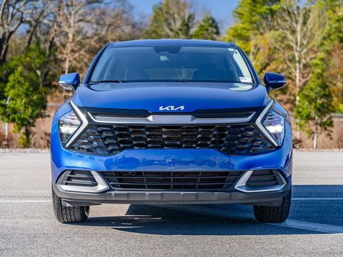 Used 2023 Kia Sportage EX image 2