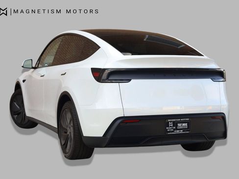 Used 2026 Tesla Model Y 2WD image 9